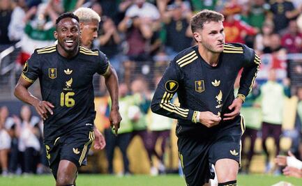 Martín Palermo elogia la calidad de Santiago Giménez: "Es un delantero distinto"