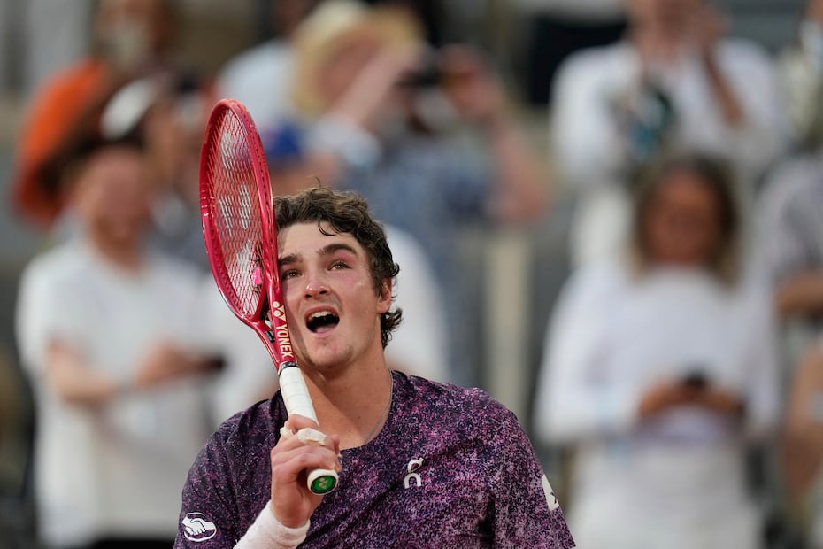 Joao Fonseca en Roland Garros, después de derrotar a Novak Djokovic - Foto: AP