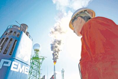 Gobierno da a Pemex oxígeno por 96 mmdp