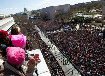 Decenas de miles de jóvenes marchan en EU para exigir control de armas