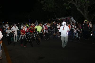 Realizan “Paseo de las Ánimas” en Yucatán