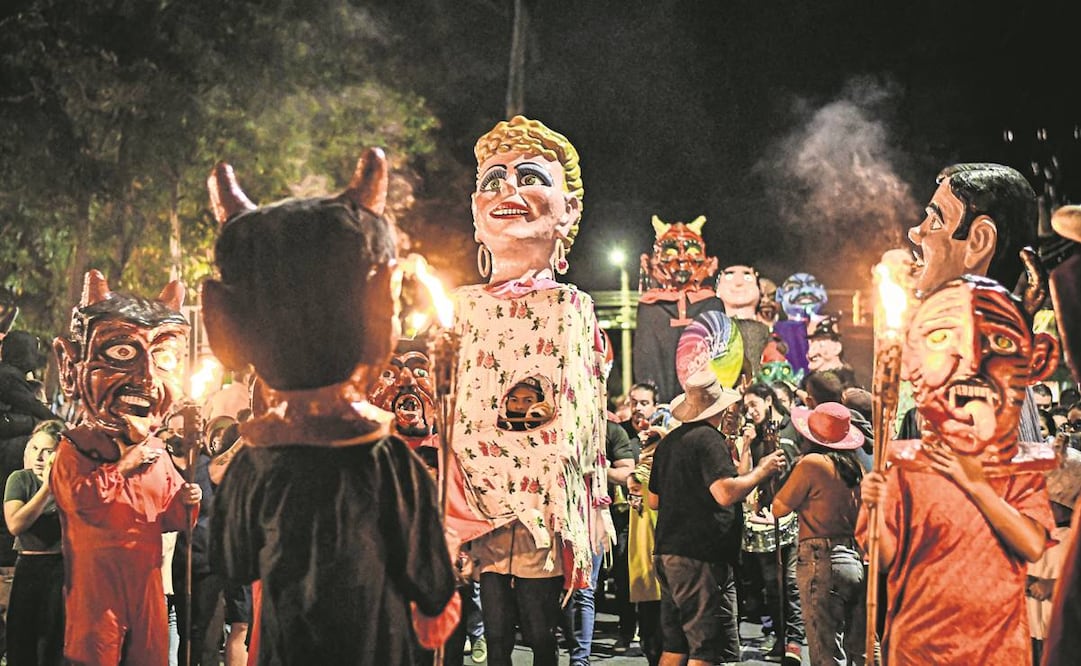 Las mascaradas, símbolo nacional de Costa Rica e instrumento cultural de resistencia a Halloween, desfilan en Santo Domingo de Heredia, una comunidad costarricense. Foto: José David Salas