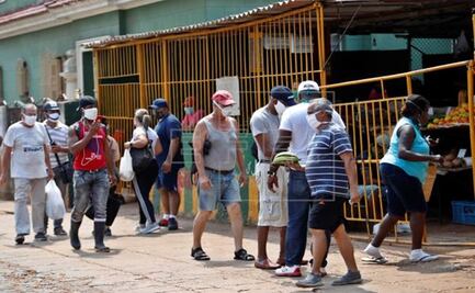 El dilema del coronavirus en Cuba: quédate en casa o haz la cola del pollo