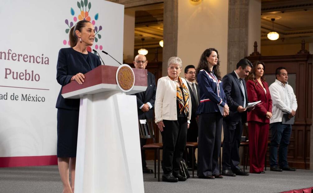 La presidenta de México, Claudia Sheinbaum Pardo, aseguró que el Gabinete de Seguridad federal está colaborando con la Fiscalía de Veracruz y con la gobernadora Rocío Nahle para que no haya impunidad y llegar al fondo en el asesinato de la taxista y maestra jubilada Irma Hernández Cruz por parte de un grupo armado en Álamo Temapache, Veracruz, en un presunto caso de extorsión. Foto: Presidencia