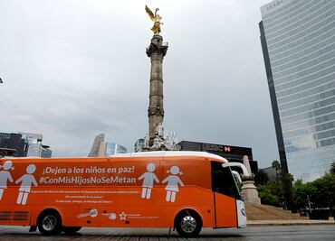 Tras falla mecánica, "Autobús de la Libertad" se estaciona en Los Pinos