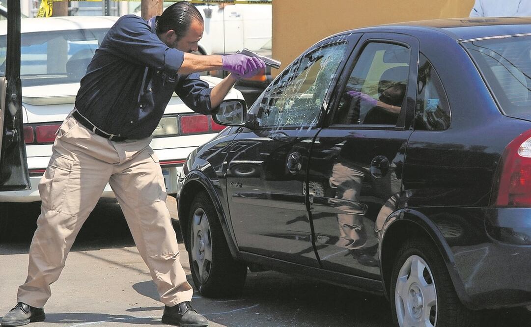 Un sicario llegó abordo de un auto con placas fronterizas, descendió y en segundos disparó al periodista de semanario. Foto: Archivo/EL UNIVERSAL.