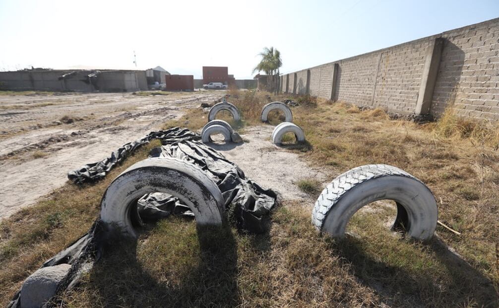 FOTOS: " Desde analgésicos hasta pesas para ejercicio; los otros hallazgos en el campo de exterminio de Teuchitlán, Jalisco". Fotos: de Coordinación General de Seguridad de Jalisco