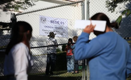 Por segundo día, aspirantes presentan examen de control presencial de la UNAM; llegan desde temprana hora al lugar sede en Oaxaca