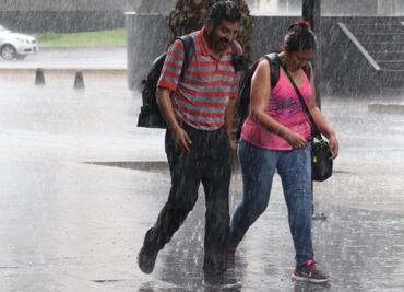 Llueve en 11 alcaldías; Metro reporta avance lento