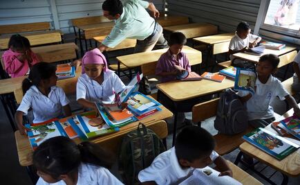 Más de un millón de estudiantes regresan a clases en Michoacán