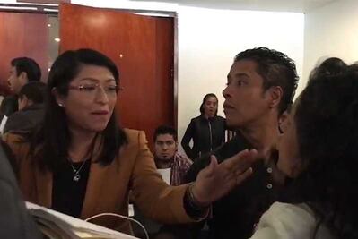 Le niegan acceso a Consejo Nacional del PRD por apoyar a AMLO