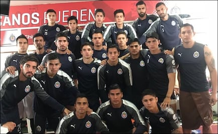 Jugadores de Chivas le "pegan" a su directiva
