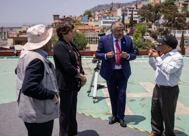 Así disfrutaron del eclipse Delfina Gómez y Horacio Duarte desde el Palacio de Gobierno
