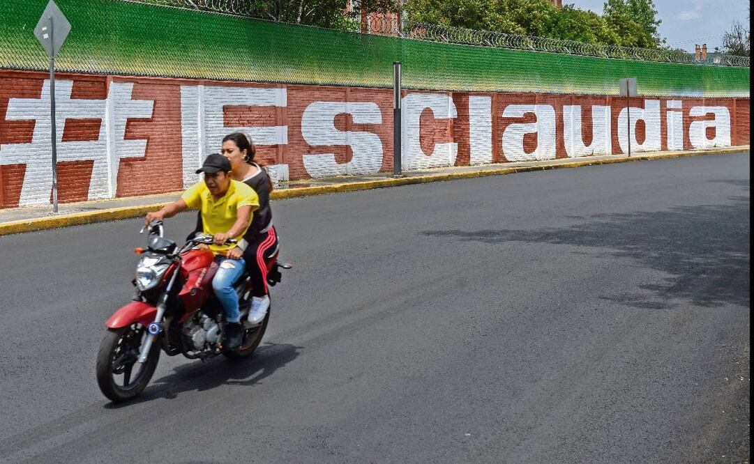 Anuncios en bardas y espectaculares en apoyo a la candidatura a la Presidencia de la República por Morena de Claudia Sheinbaum han aparecido en diversos estados, pagados por simpatizantes de la jefa de Gobierno de la Ciudad de México. 