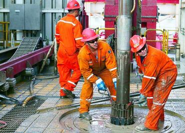 S&P rebaja pronósticos para precios del crudo en 2015