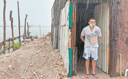 Huracán Delta. José se quedó en casa, pero para cuidar sus cosas