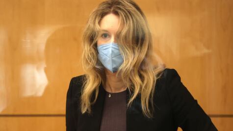 Elizabeth Holmes: la polémica emprendedora de Silicon Valley testifica acusada de fraude