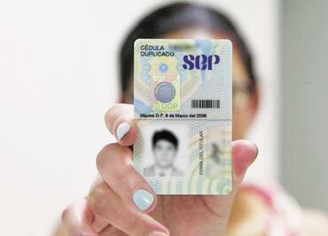 Guía para tramitar tu cédula profesional en línea; consulta costos, documentación y cómo conseguirla