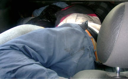 Hallan a tres personas muertas al interior de un auto en Hidalgo 