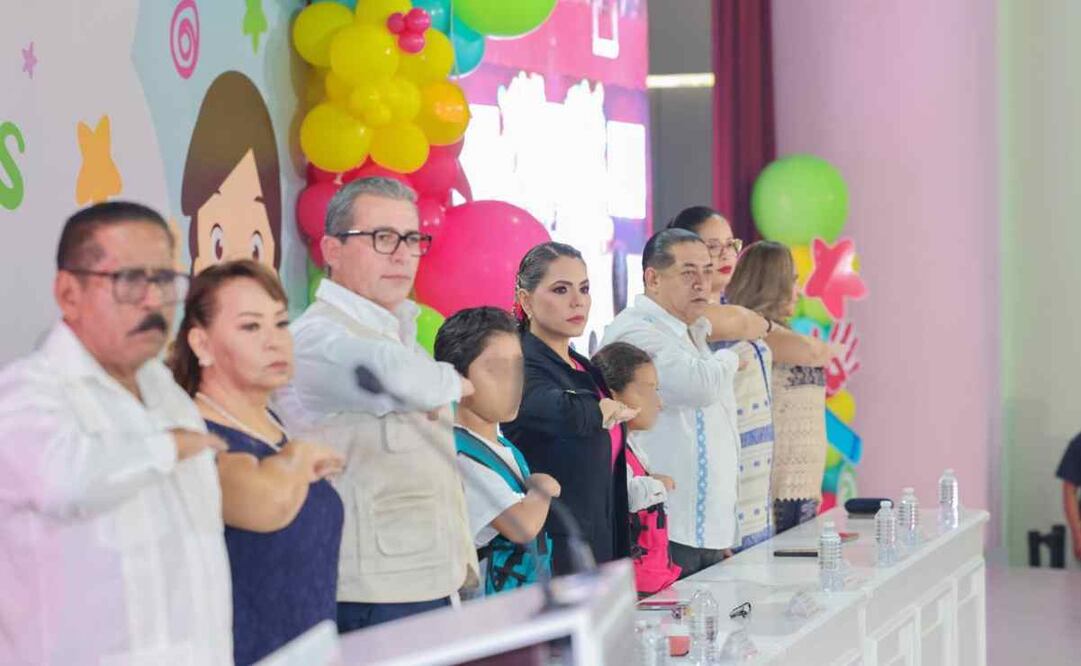 Gobernadora de Guerrero toma protesta a los integrantes de los 69 Comités de contralores Infantiles / FOTO: Especial