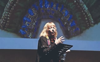 Elaine Bearer abre El Aleph