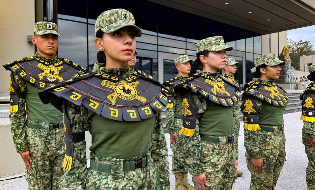 Estos son los uniformes que empleará la Compañía Chimaltlalli del Heroico Colegio Militar durante el desfile del 16 de septiembre. Foto: Tomada de la cuenta de X de @Defensamx1.
