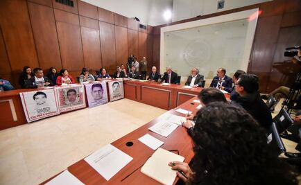 FGR y padres de los 43 acuerdan reconstruir “desde cero” caso Ayotzinapa