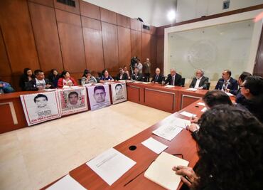 FGR y padres de los 43 acuerdan reconstruir “desde cero” caso Ayotzinapa