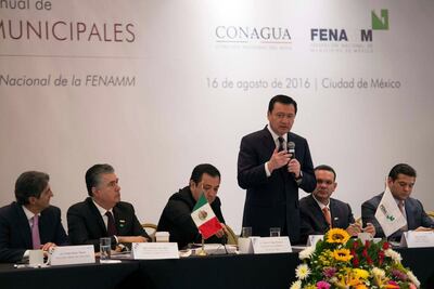 Osorio Chong pide construir una agenda municipalista