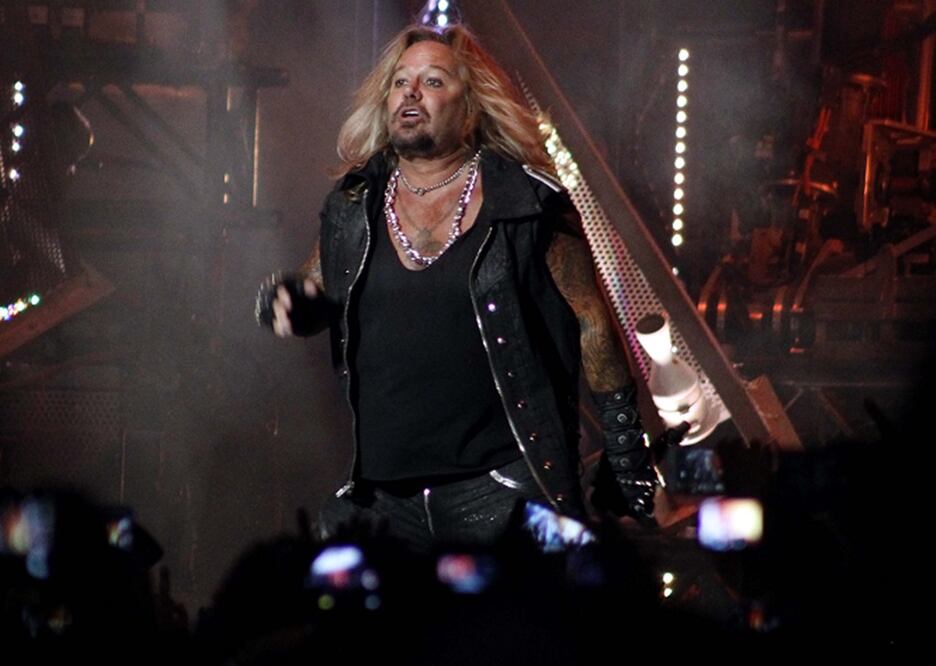 La emoción de los fans del metal acompañó en todo momento a Vince Neil, Tommy Lee, Nikki Sixx y Mick Mars (ARIEL OJEDA. EL UNIVERSAL)