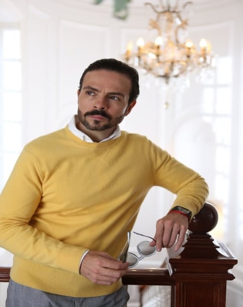 José María Torre confiesa que tiene un smoking que combina con una falda