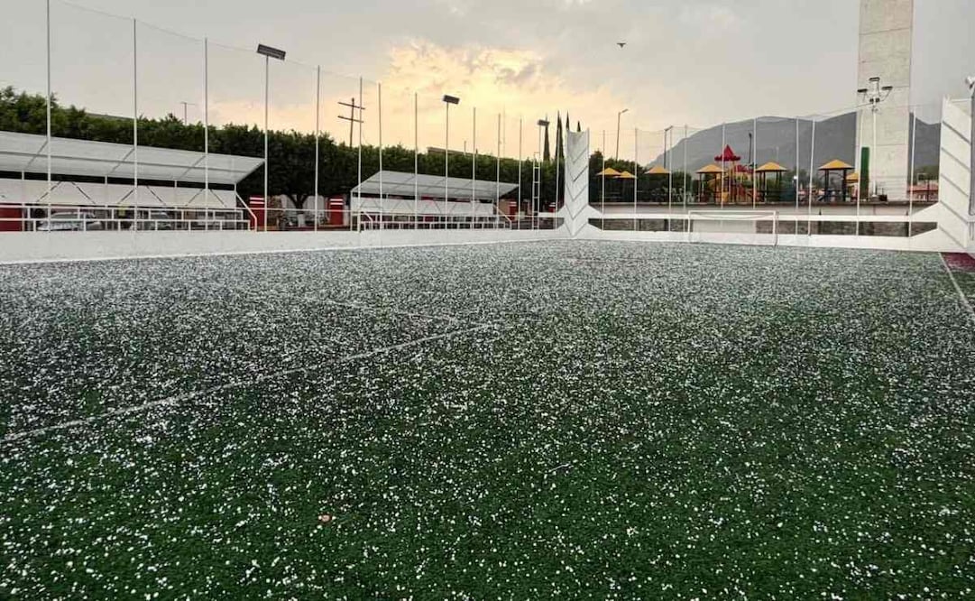 Granizada deja severos anegamientos en Hidalgo; reportan daños en techumbres y domos.
Foto: Especial.