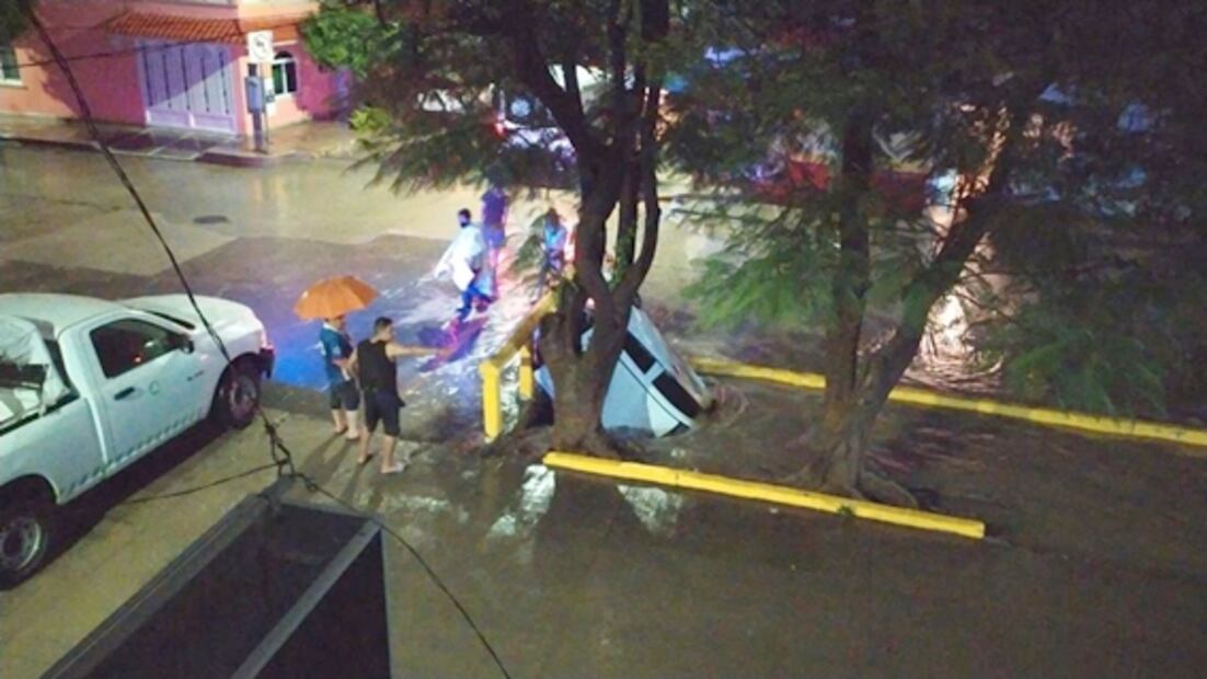 Lluvias desbordan tres arroyos en Tuxtla Gutiérrez, Chiapas