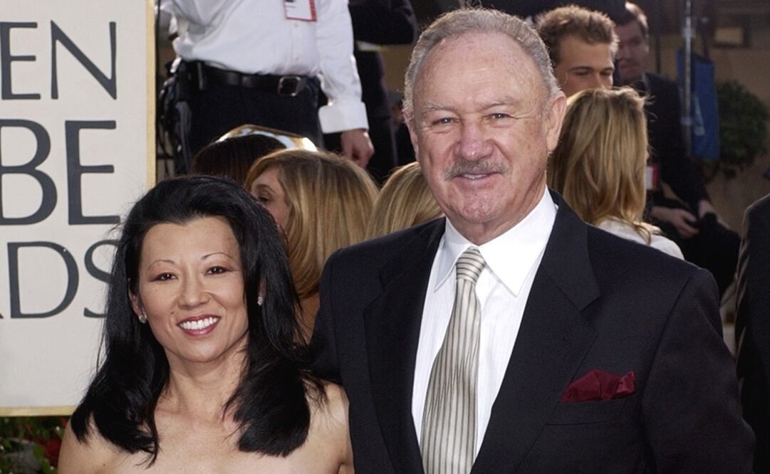 El actor Gene Hackman llega con su esposa, Betsy Arakawa, a la 60ª edición anual de los Globos de Oro en Beverly Hills, California, el domingo 19 de enero de 2003. (Foto AP/Mark J. Terrill, archivo)
