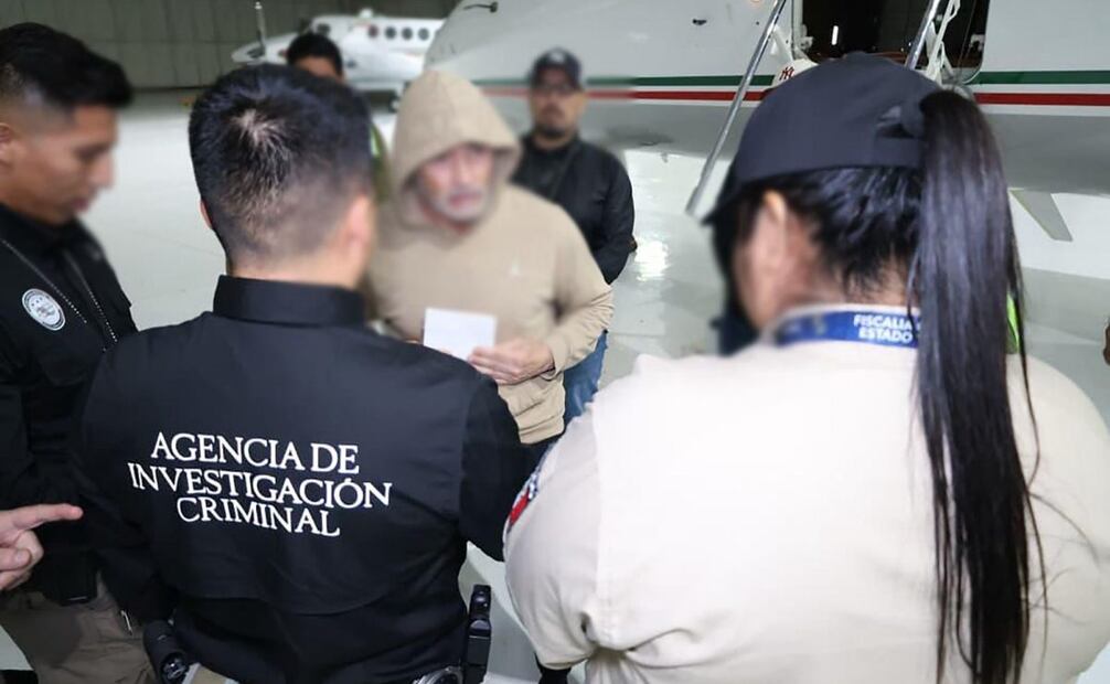 Hernán Bermúdez, presunto líder de "La Barredora", llega a Toluca para ser trasladado al Altiplano este jueves 18 de septiembre de 2025. Foto: Especial