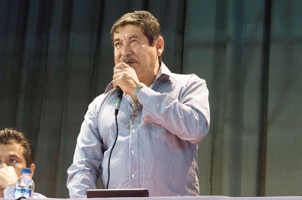 Durante la Asamblea Estatal de la Sección 22, los maestros votaron a favor de cambiar a los 34 integrantes del Comité Ejecutivo Seccional (CES) y acotar la representación a Rubén Núñez Ginez para futuras negociaciones (ARCHIVO. EL UNIVERSAL)