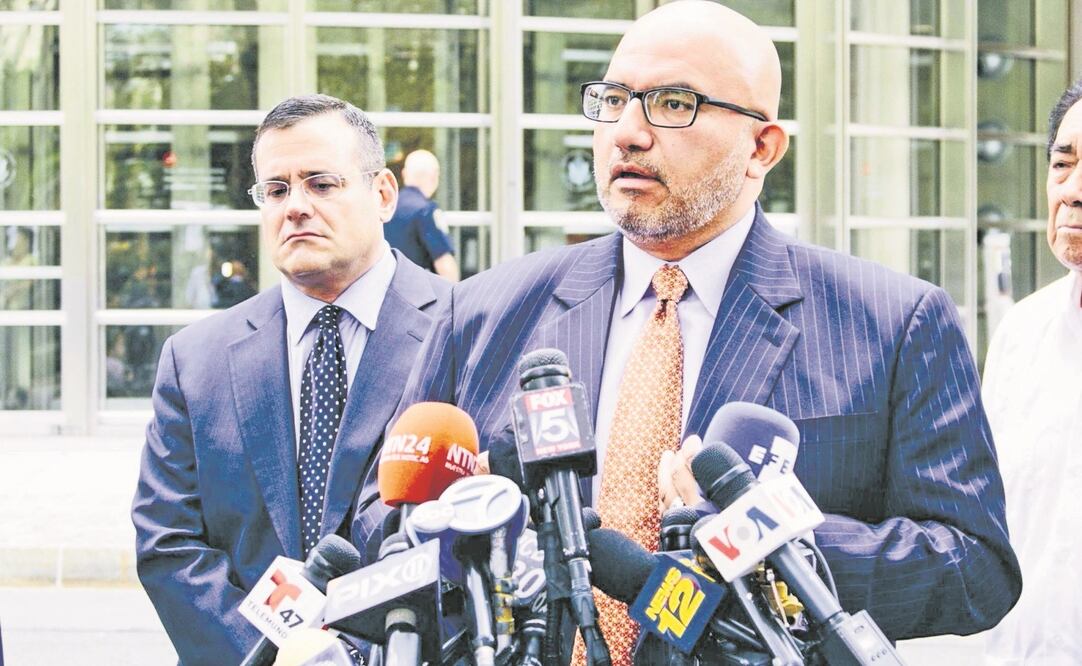 Decisión. Eduardo Balarezo, abogado del capo, priorizó una buena defensa a la situación de El Chapo en su celda, por ello pidió más tiempo para prepararse