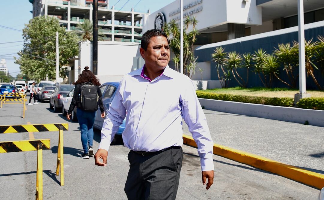 El lunes, el padre de Debanhi acudió a entregar el peritaje en la Fiscalía Especializada en Feminicidios. Foto: Valente Rosas / EL UNIVERSAL