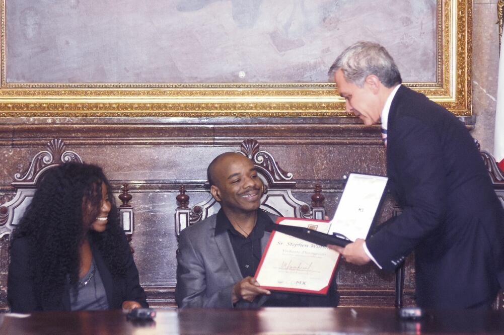 El jefe de gobierno de la Ciudad de México, Miguel Ángel Mancera, refirió que el dibujo de Stephen Wiltshire coloca a la capital a la altura de metrópolis como Nueva York, Sidney, París y Roma (CDMX)