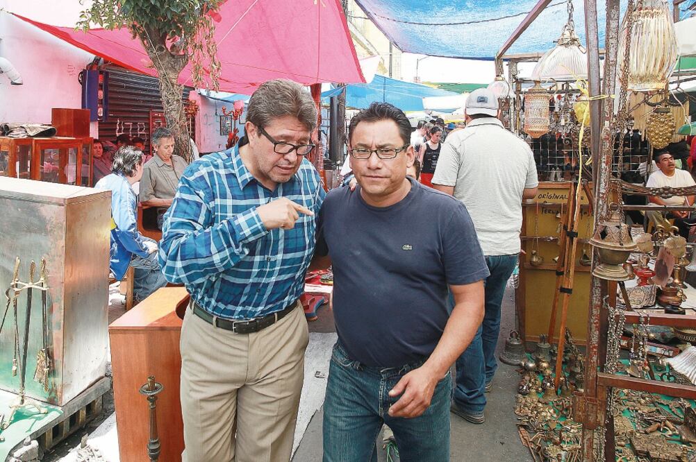 Este domingo, Ricardo Monreal denunció que tan sólo en La Lagunilla y Tepito se contabilizan 47 puestos de venta ilegal de bebidas alcohólicas a menores (ARCHIVO EL UNIVERSAL)