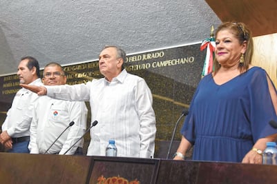 Carlos Miguel Ayza rinde protesta como gobernador 