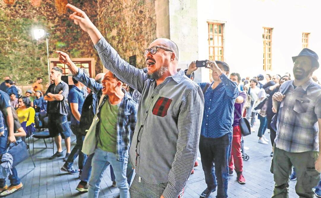 Desdel el inicio de la actual administración, la comunidad ha protestado por la falta de apoyos. En la imagen, asistentes al Foro de Consulta con creadores y artistas al que convocaron autoridades en marzo de 2019 en la Biblioteca México.