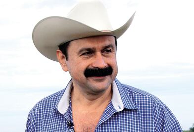 Edil que "robó poquito" va ahora por la gubernatura