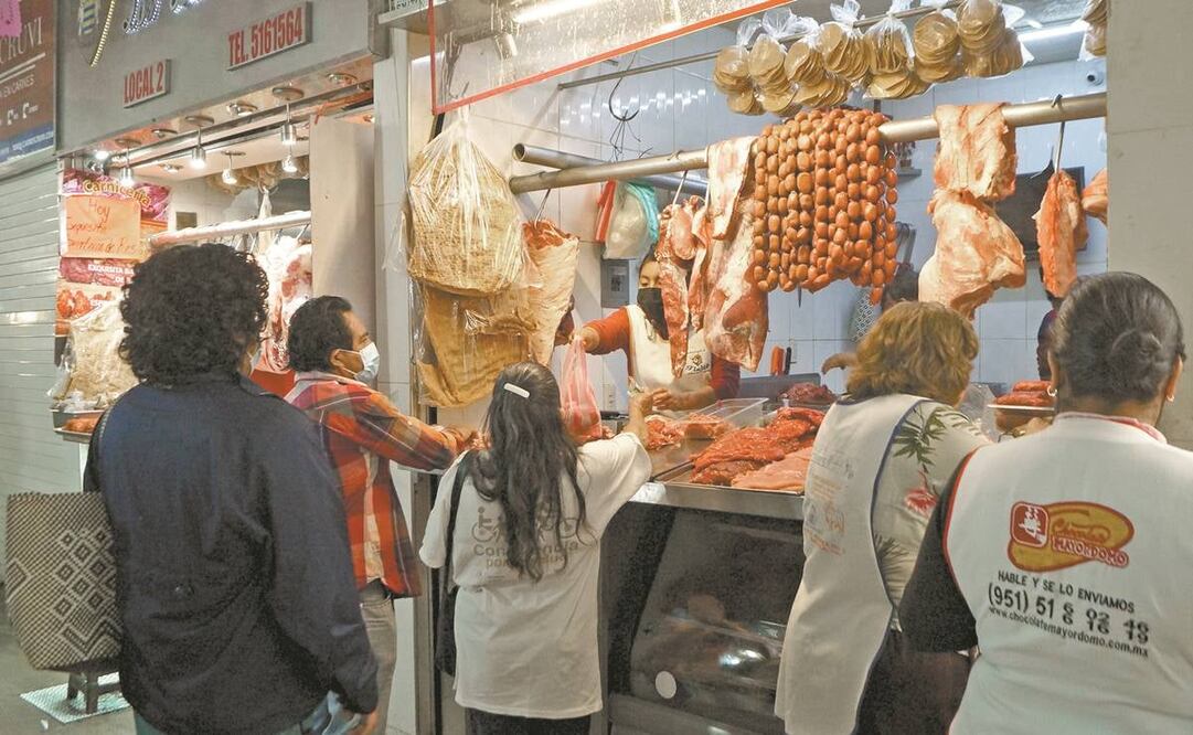 Familias oaxaqueñas padecen el alza de precios en productos de la canasta básica. La inflación afecta más a entidades con mayor pobreza, explica experto.