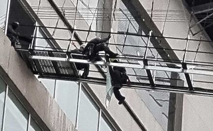 Lluvia y viento dañan estructura de puente colgante de cristal en Puebla