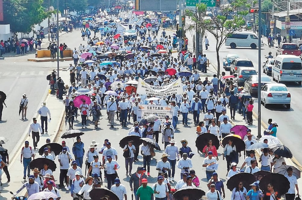 Premia lealtad de maestros que asisten a marchas y plantones; castiga a quienes participaron en planes de la reforma educativa. Foto: ARCHIVO. EL UNIVERSAL