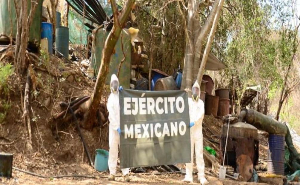 Inhabilitan un laboratorio clandestino con sustancias químicas, drogas y armas en México (04/03/2026). Foto: Especial