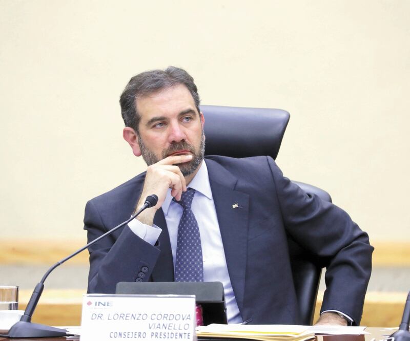 Apretón de cinturón. El INE comenzará 2020 con un déficit presupuestal que deberá cubrir a lo largo del año, dijo Lorenzo Córdova. Foto/ARCHIVO EL UNIVERSAL