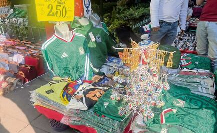 Hay venta de playeras piratas de futbol en la Zona Rosa