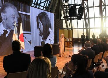 Japón condecora a María Kodama por su aporte a la relación binacional